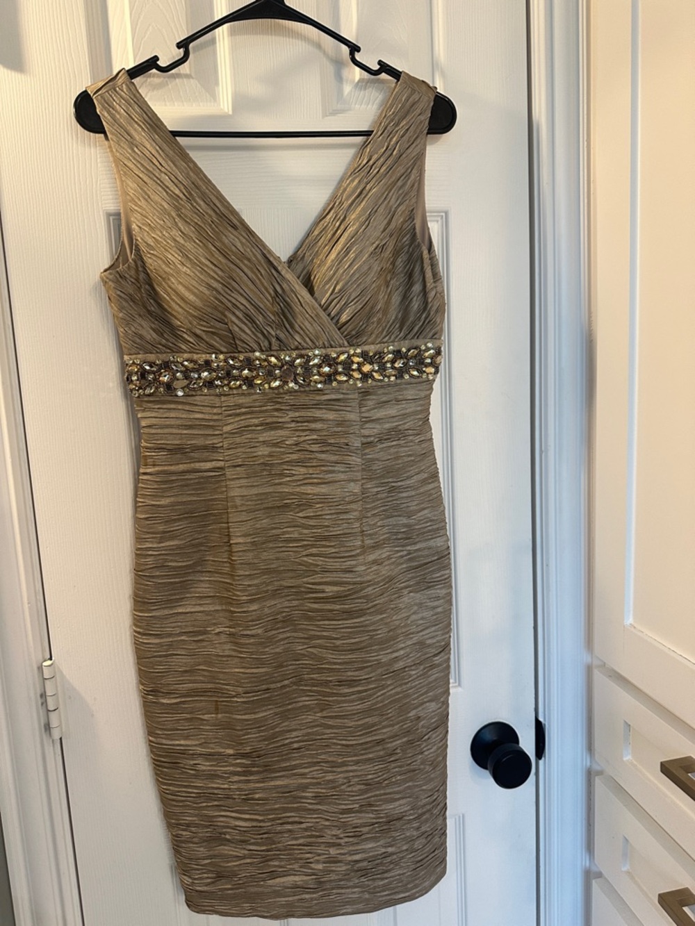 Gold Sleeveless V-Neck Embellished Waist Cocktail Dress sz 4